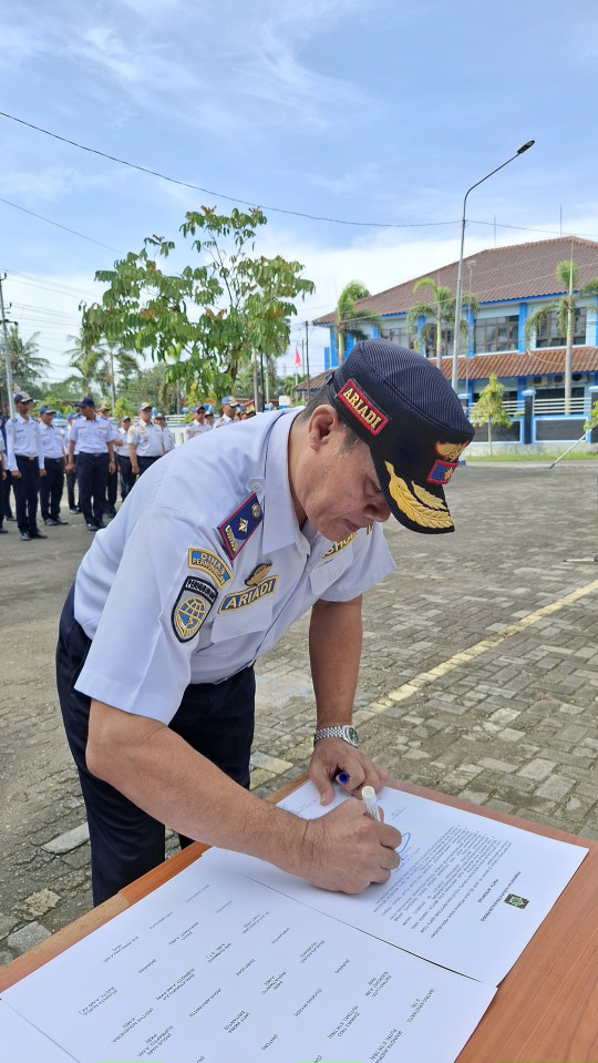 Penandatanganan pakta integritas anti korupsi