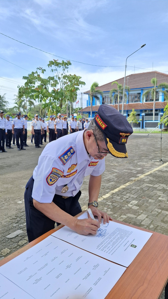 Penandatanganan pakta integritas anti korupsi